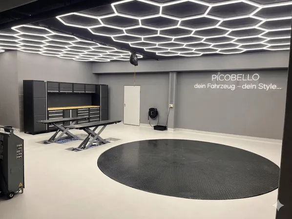 Werkstatt mit Hexagon-LED